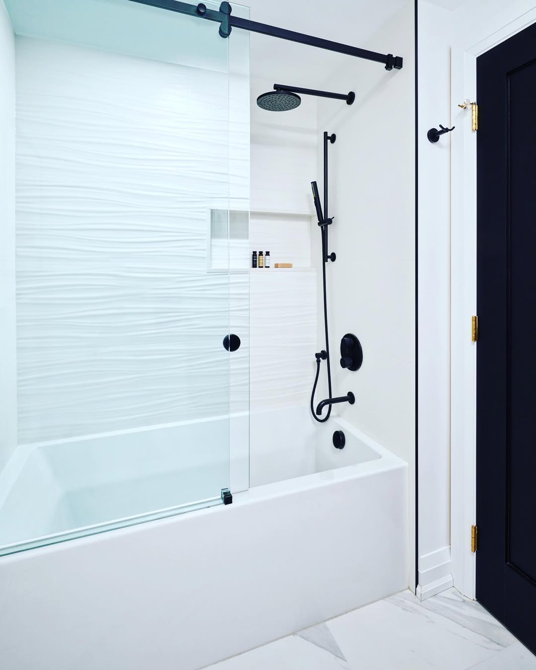 Bathtubs Installed with Strong Support, Precise Leveling, and Leak-Free Plumbing