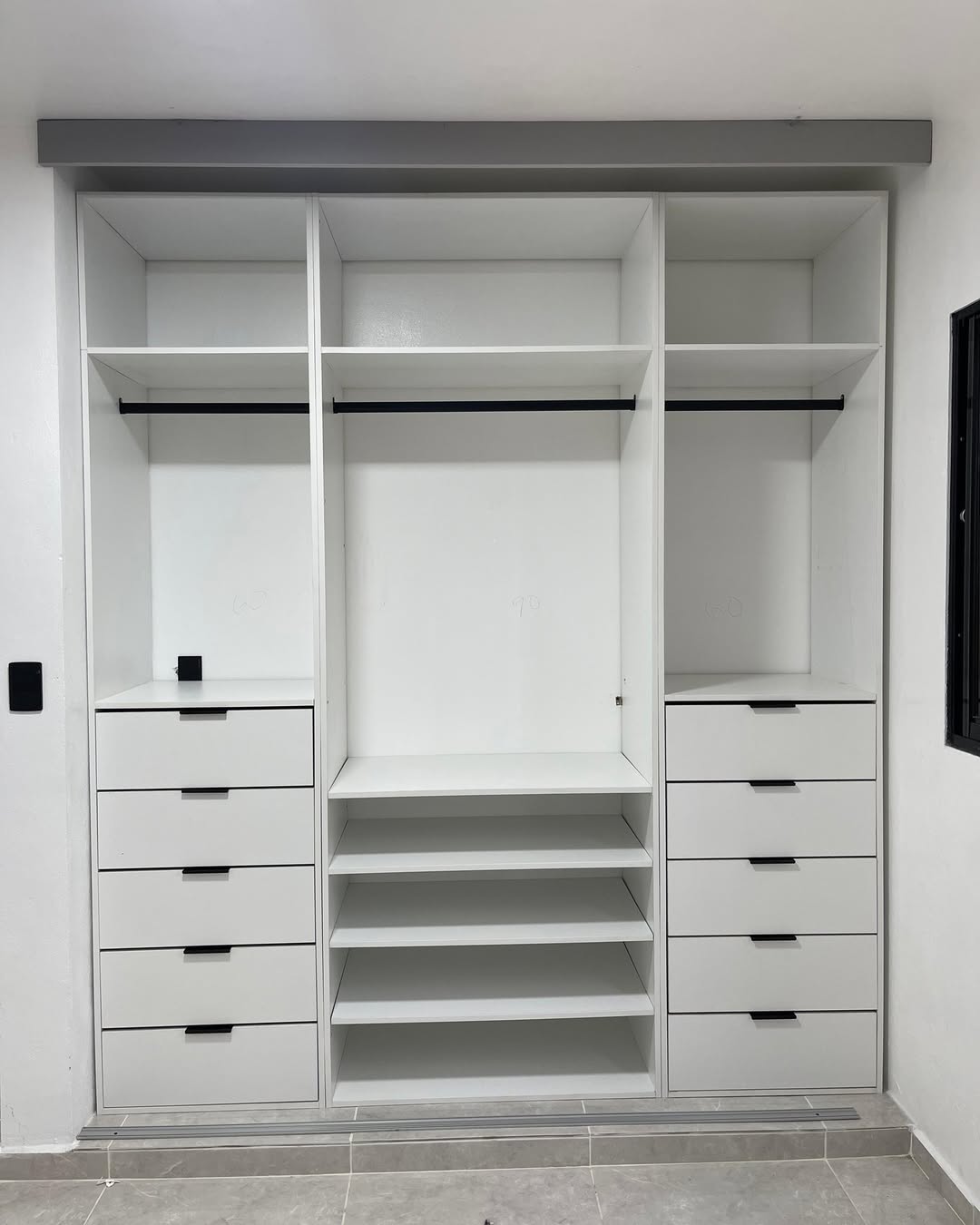 Custom Closets Installed with Smart Layouts and Clean, Precise Assembly